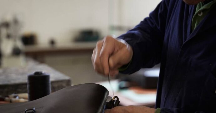 Sconto del 50% sui contributi per artigiani e commercianti, ecco chi può chiederlo e come si fa domanda