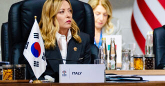 Atreju, Meloni: “Sì al duello con Schlein, ma ci sia anche Conte”. Ok del leader 5S. La segretaria Pd: “La premier scappa, allora porti Salvini”