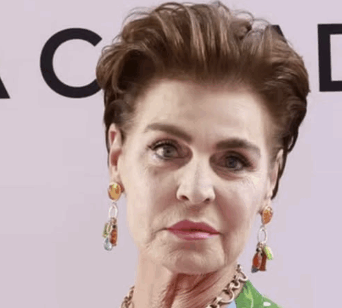 “Il primo calcio mentre ero incinta, al ritorno dalla luna di miele. Ho passato 35 anni a sentirimi dire che ero pazza”: la modella Antonia Dell’Atte denuncia l’ex marito e Telecinco lo licenzia