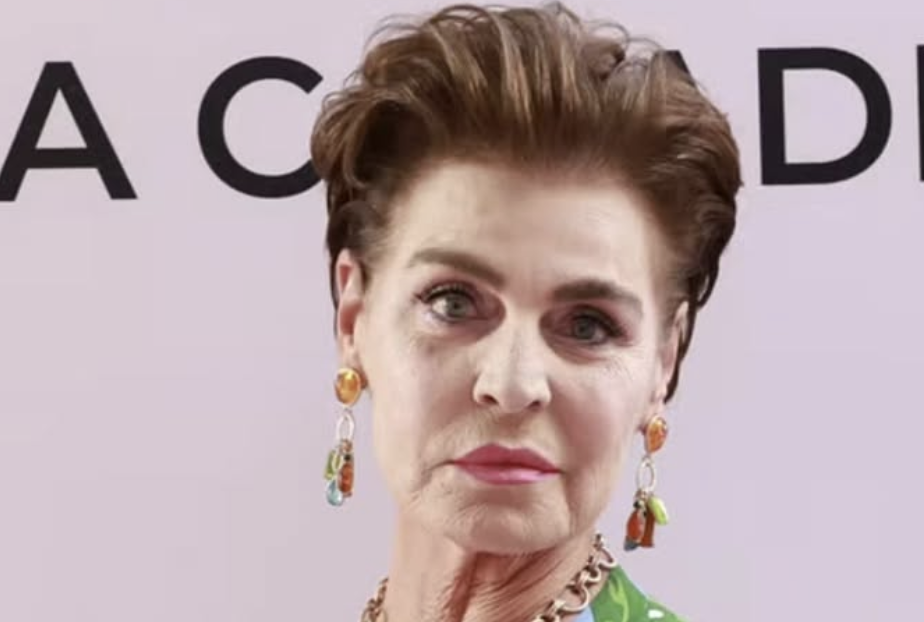 “Il primo calcio mentre ero incinta, al ritorno dalla luna di miele. Ho passato 35 anni a sentirimi dire che ero pazza”: la modella Antonia Dell’Atte denuncia l’ex marito e Telecinco lo licenzia