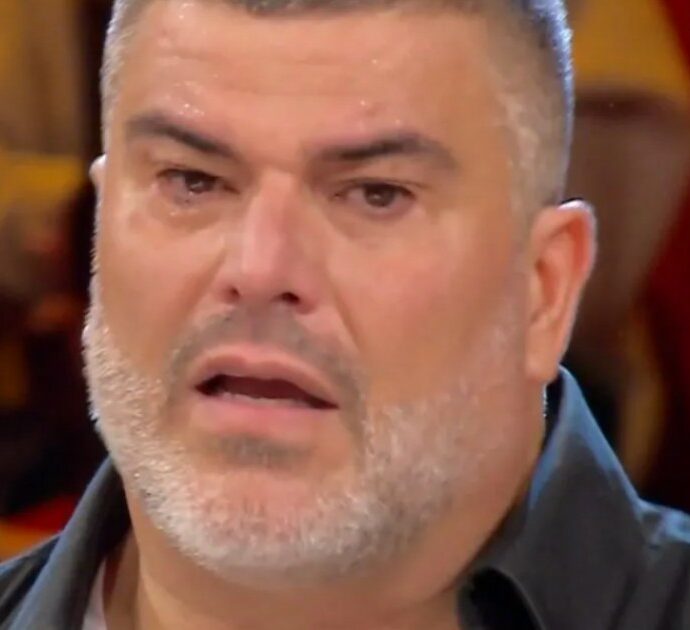 “Mia moglie mi ammazzerà ma devo provare. Vorrei pagare tutti i miei debiti”: Ronny da Empoli scoppia in lacrime, poi vince 200.000 euro a “Affari Tuoi”