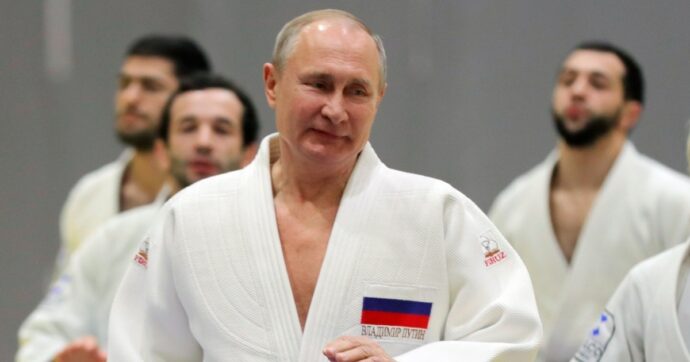 Il judo riammette i russi con inno e bandiera, è la prima federazione a farlo: “Lo sport deve restare neutrale e libero da influenze politiche”