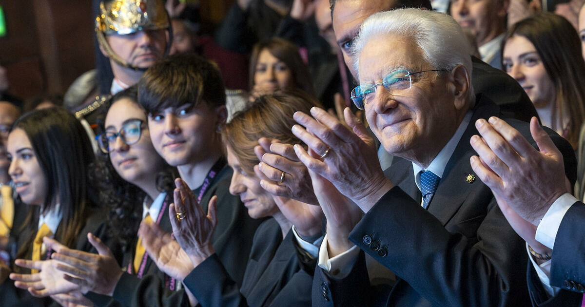 Mattarella: “Il calo delle nascite minaccia conti pubblici e coesione sociale. Servono servizi e stipendi adeguati”