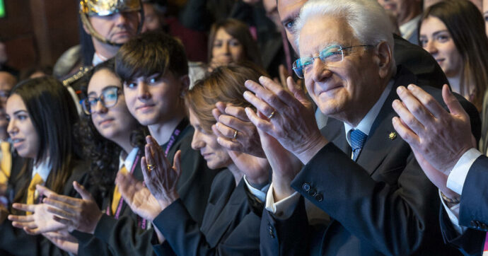 Mattarella: “Il calo delle nascite minaccia conti pubblici e coesione sociale. Servono servizi e stipendi adeguati”