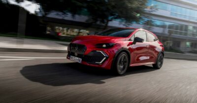 Copertina di Clio ‘sesta’: la citycar dei record è ancora più lunga e potente