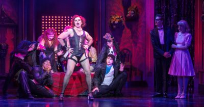 Copertina di The Rocky Horror Show al Brancaccio, cinquant’anni dopo diverte e scandalizza ancora