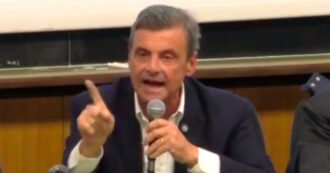 Copertina di Calenda scatenato alla Sapienza, una valanga di invettive: da Fico a Conte, da Renzi a Travaglio fino a Di Battista, Landini e il campo largo