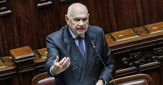 La tesi di Nordio: “Con l’attuale Carta si può sottomettere il pm al governo”. Ma non è vero: è “autonomo da ogni potere”