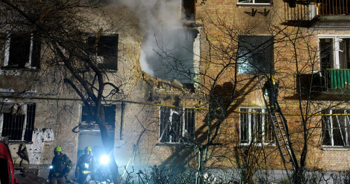 Kiev attacca due petroliere nel mar Nero: “È la flotta ombra russa”. Raid di Mosca nella notte, 600mila senza elettricità