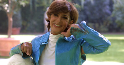 Copertina di “Dopo la morte di mia sorella Anna Marchesini, ho adottato la figlia”: così Virginia rompe il silenzio