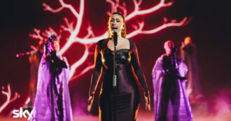 Copertina di “Ho subito violenza psicologica per anni, mi accontentavo e subivo. Sono ferite senza cicatrice”: Delia si commuove a X Factor 2025 e va in Finalissima