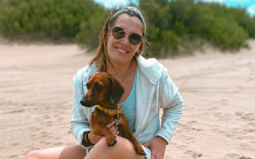 Giornalista muore a 33 anni per una foto: Leticia Lembi si è arrampicata su una scogliera di 24 metri ed è caduta in mare Giornalista muore a 33 anni per una foto: Leticia Lembi si è arrampicata su una scogliera di 24 metri ed è caduta in mare