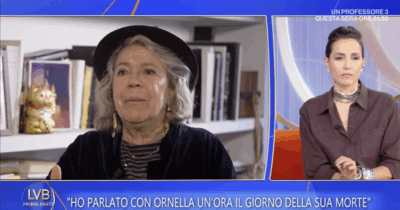 Copertina di “Ornella Vanoni aveva capito che sarebbe stata l’ultima telefonata, se lo sentiva. Mi ha colpito il silenzio del figlio al funerale”: parla l’amica  Andrèe Ruth Shammah