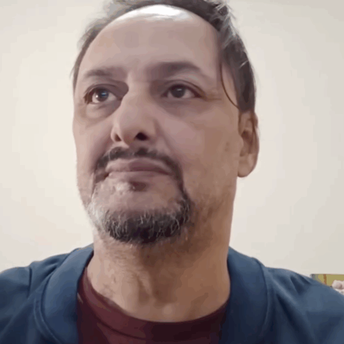 È morto Tony Germano, era il doppiatore delle produzioni animate Netflix e Nickelodeon. La tragedia è avvenuta in casa, ha perso l’equilibrio ed è precipitato