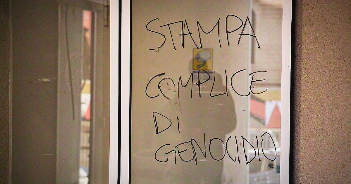 Assalto alla redazione della Stampa, cori Pro Pal tra devastazione e minacce. La condanna di Mattarella e Meloni Assalto alla redazione della Stampa, cori Pro Pal tra devastazione e minacce. La condanna di Mattarella e Meloni