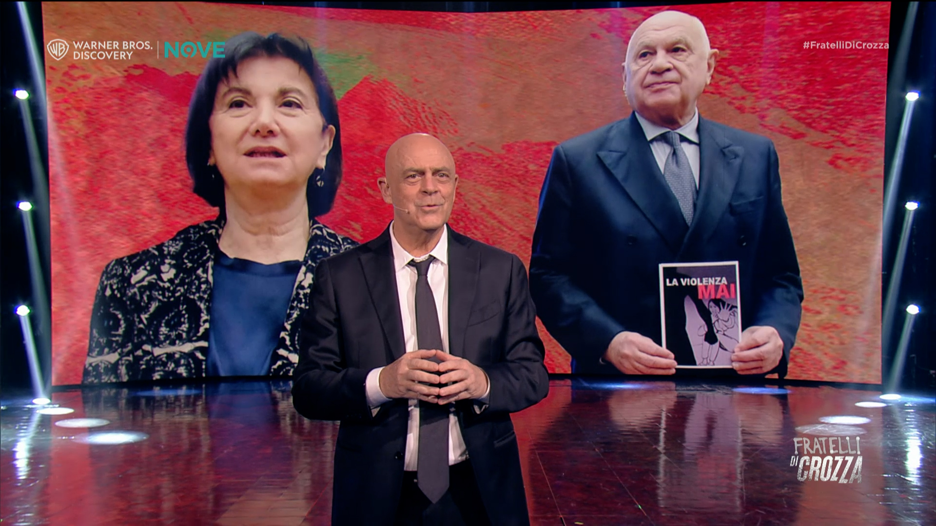 “Nordio e Roccella…ci manca che dicano ‘l’uomo è cacciatore’ e ‘donna nana tutta tana’”: Crozza e il monologo su violenza di genere e consenso – Video