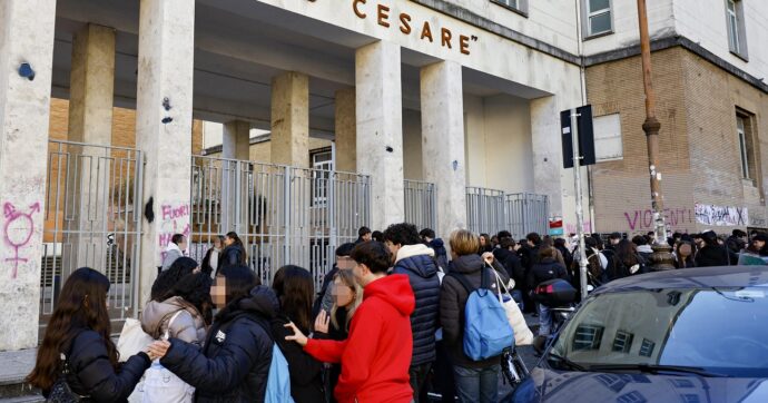 “Lista stupri” al liceo, una delle ragazze citate: “Cosa vi fa sentire così intoccabili da ridere di violenze che le donne subiscono tutti i giorni?”