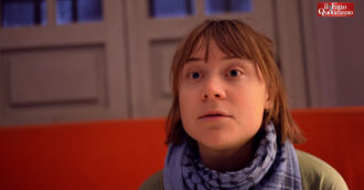 Copertina di Greta Thunberg coi portuali di Genova sostiene lo sciopero Usb: “Europa sulla strada sbagliata, ha scelto il riarmo”