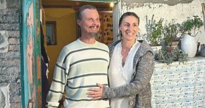 Copertina di Famiglia nel bosco,   accettato il casolare