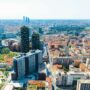 Copertina di Urbanistica a Milano, sequestrato il cantiere della torre Unico-Brera: 27 indagati, anche funzionari del Comune