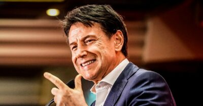 Copertina di Atreju, l’autogol di Schlein (ri)spacca i giallorosa.   I sospetti dem fanno infuriare il M5S