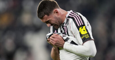Copertina di Juve, Vlahović infortunato: cos’è successo e quanto dovrà restare fuori. È il momento di David e Openda?