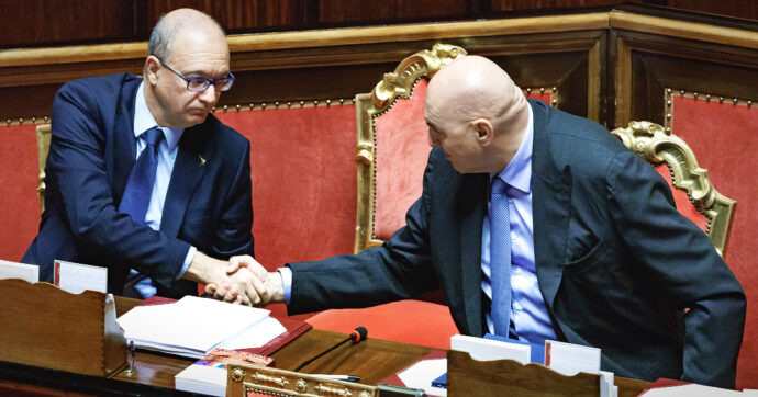 Carri armati nella scuola a Udine: preside travolta dalle polemiche e interrogazione a Crosetto e Valditara