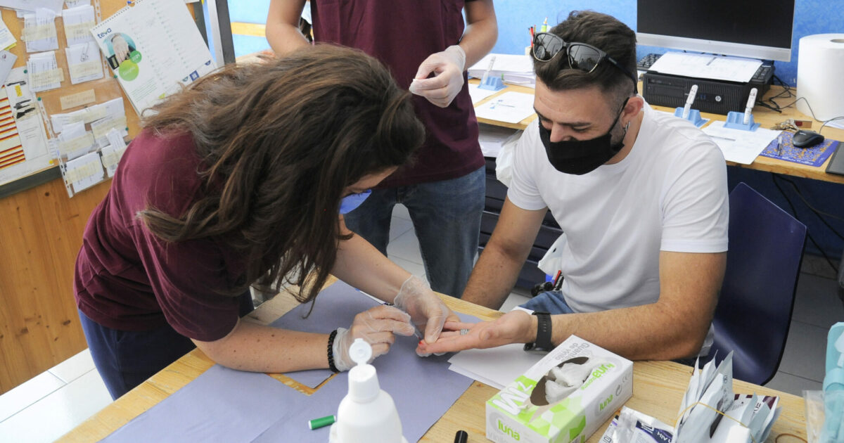 L’AIDS esiste ancora e in Italia il 60% delle nuove diagnosi arriva tardi: “Serve una prevenzione continua. ...