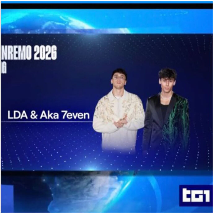 “Non mi ricordavo così”: Aka7even commenta la sua foto sbagliata apparsa al Tg1 durante l’annuncio dei Big di Sanremo 2026. Ecco da chi è stato “sostituito”