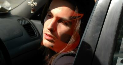 Copertina di Garlasco, pubblicate le foto di Sempio davanti a casa Poggi dopo il delitto. La legale: “Confermano il suo racconto”