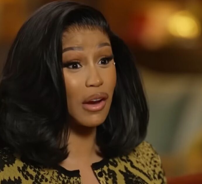 Cardi B fa rivestire d’oro il suo cordone ombelicale: il  gioiello per la nascita del quarto figlio fa discutere