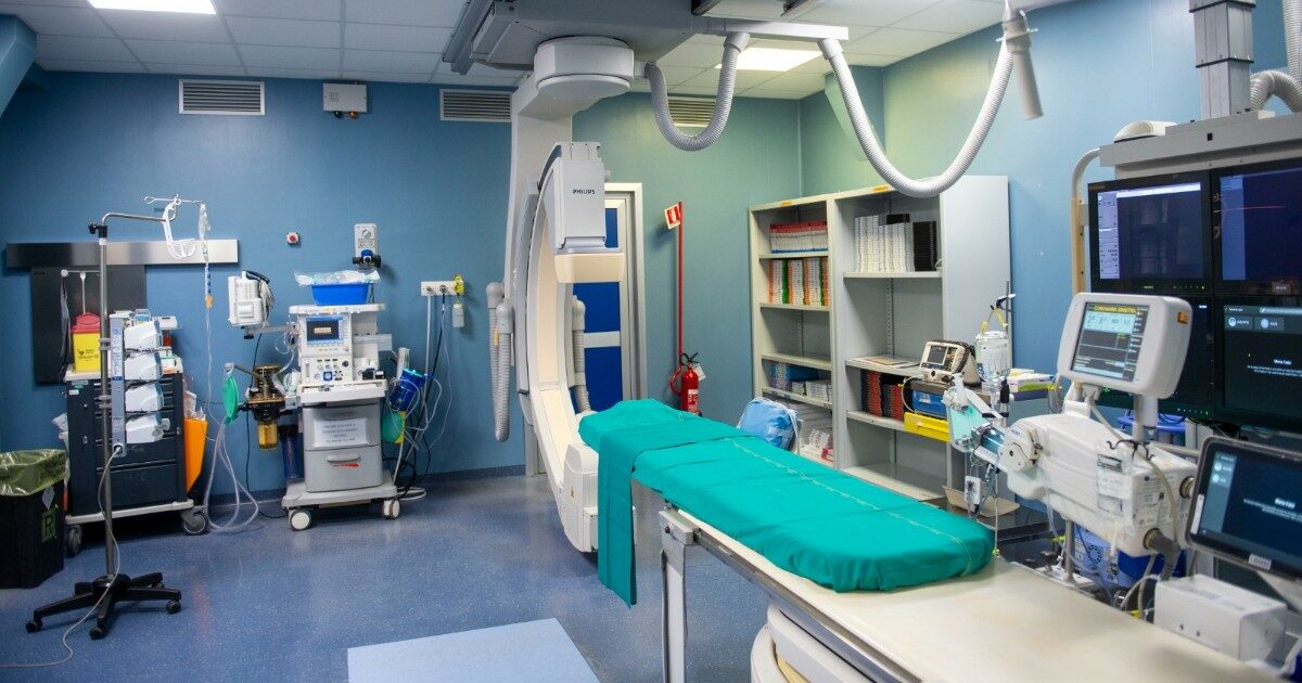 In Italia la spesa pubblica sanitaria è tra le più basse dei Paesi Ocse. E le famiglie pagano di tasca propria molto più degli altri In Italia la spesa pubblica sanitaria è tra le più basse dei Paesi Ocse. E le famiglie pagano di tasca propria molto più degli altri