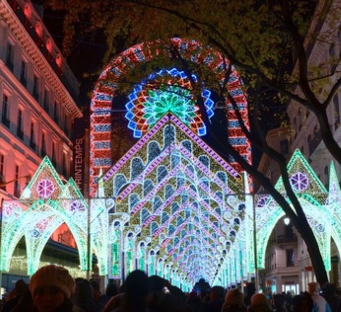 Ponte Immacolata 2025, 10 idee di viaggio da prenotare con il Travel Tuesday: dalle luci di Lione alle piste del Monterosa e la magia dei boschi del Friuli