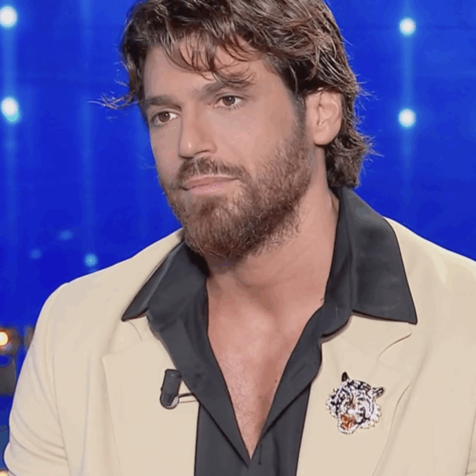 “Tu hai il terrore che io ti chieda qualcosa sulla tua vita privata. Non me ne frega niente. Sei terrorizzato”: Can Yaman sulla difensiva e Mara Venier interviene