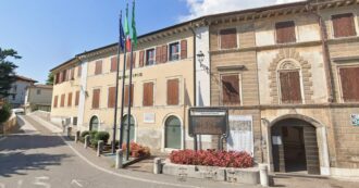 Copertina di Lo strano caso del piccolo Comune sul Lago di Garda a cui un imprenditore chiede 30 milioni di danni