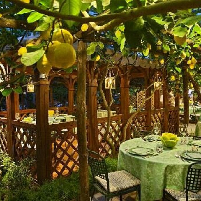 Abusi edilizi nel ristorante dei vip “Da Paolino”: revocata la licenza. I proprietari del locale hanno respinto le accuse