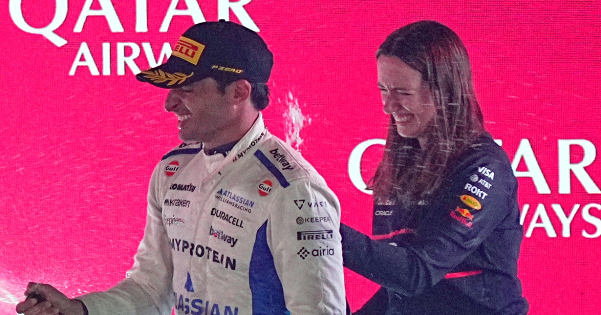 “Ho capito subito che fosse la cosa giusta”: la mossa decisiva di Hannah Schmitz, la stratega Red Bull che è salita sul podio con Verstappen “Ho capito subito che fosse la cosa giusta”: la mossa decisiva di Hannah Schmitz, la stratega Red Bull che è salita sul podio con Verstappen