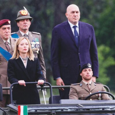 Copertina di Corso per l’Esercito: la destra dà gli ordini all’ateneo di Bologna