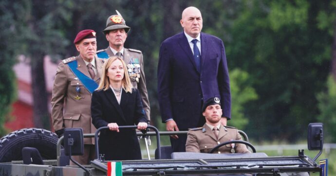 Corso per l’Esercito: la destra dà gli ordini all’ateneo di Bologna