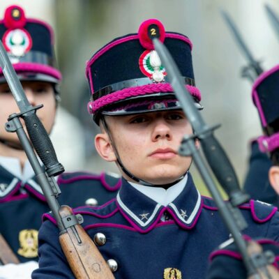 Copertina di “Italia in guerra, ti arruoleresti?”: così il Garante agli adolescenti