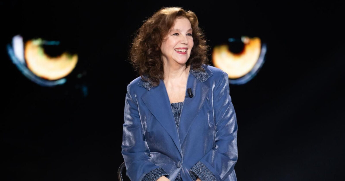 “Ho fatto l’amore con Gino Paoli in cima alla Basilica San Pietro, sulla scala verso la cupola. Mi ha svezzata, anche lui era esuberante”: lo rivela Stefania Sandrelli