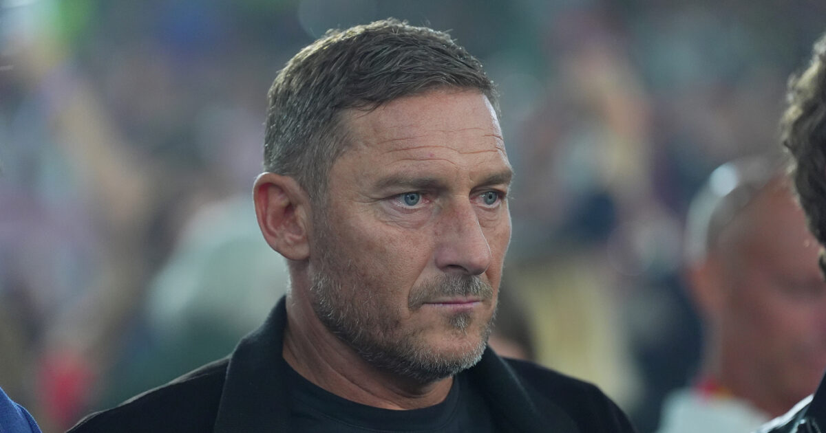 “Lui si accosta e piangeva a dirotto”: il racconto del tifoso che fa l’abbonamento alla Roma ma poi se ne va dallo stadio perché non c’è Totti