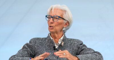 Copertina di Uso degli asset russi congelati, la Bce frena la Commissione: “Non daremo garanzie sul prestito da 140 miliardi all’Ucraina”. Ue: “Valutiamo alternative”