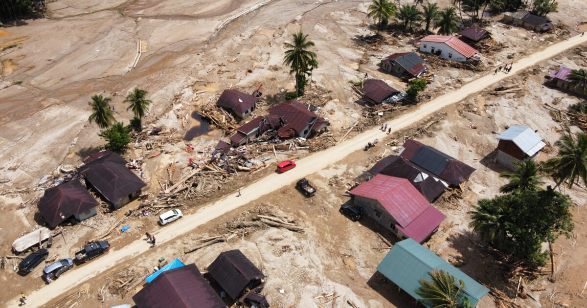 il sud est asiatico messo in ginocchio dalle alluvioni almeno 1200 morti tra indonesia sri lanka e thailandia