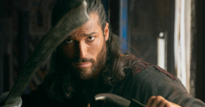 Copertina di “È difficile che mi propongano ruoli diversi dal figo. La mia fidanzata? Può ritrovarsi sopraffatta dalle attenzioni, dai commenti sui social”: lo rivela Can Yaman