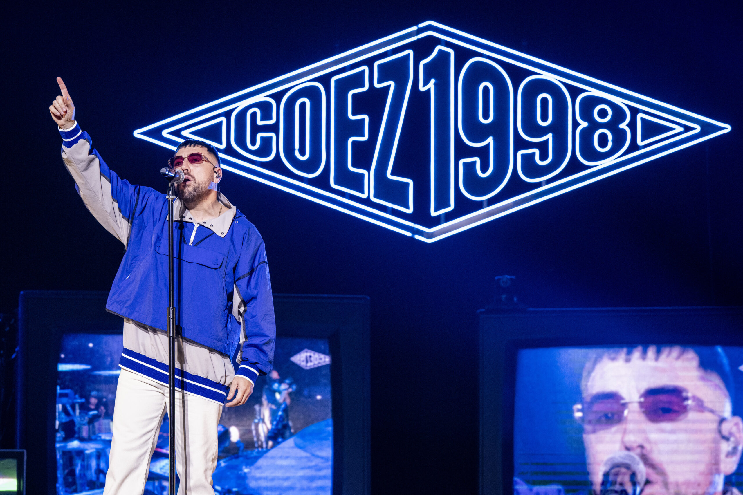 Siamo andati al concerto di Coez al Forum di Milano: il cantautore è come Petrarca e vi spieghiamo perché