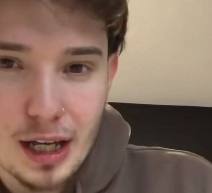 “Sono stato in coda per ore all’alba con il gelo per avere una delle borse omaggio del Black Friday. Dicevano che il valore minimo era di 100 euro, ma ecco cosa c’era davvero dentro”: lo sfogo del tiktoker è virale