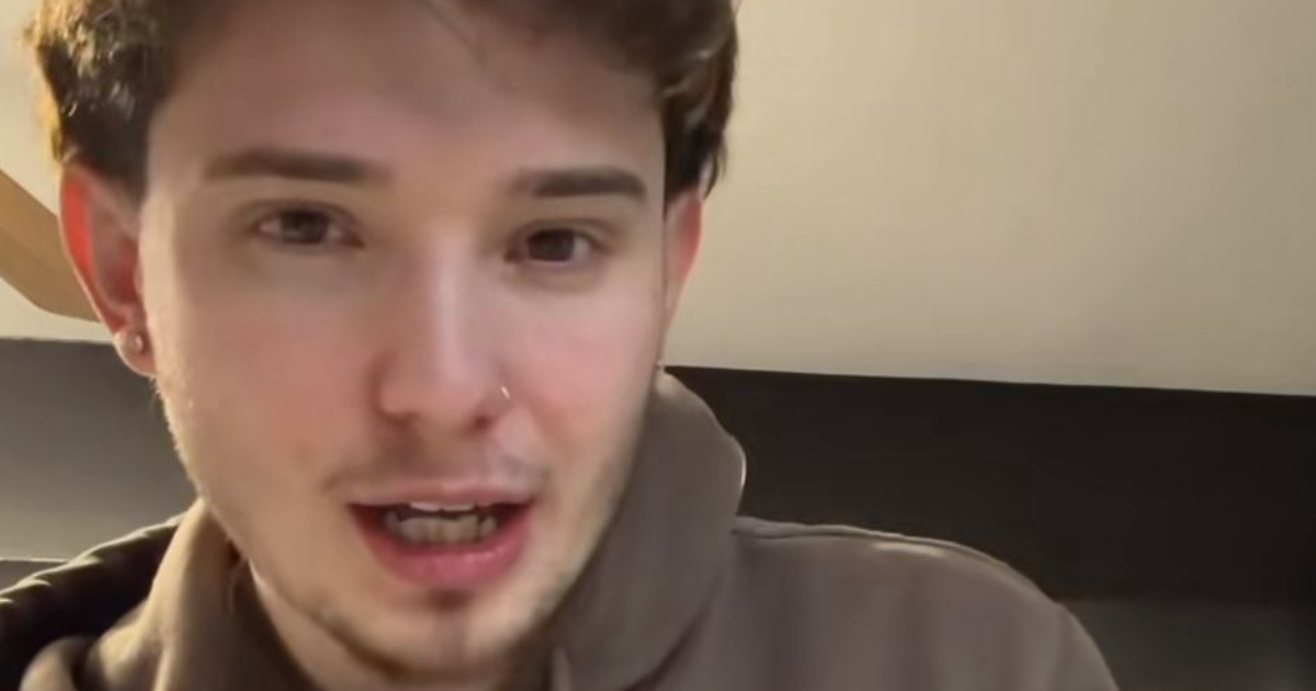 “Sono stato in coda per ore all’alba con il gelo per avere una delle borse omaggio del Black Friday. Dicevano che il valore minimo era di 100 euro, ma ecco cosa c’era davvero dentro”: lo sfogo del tiktoker è virale “Sono stato in coda per ore all’alba con il gelo per avere una delle borse omaggio del Black Friday. Dicevano che il valore minimo era di 100 euro, ma ecco cosa c’era davvero dentro”: lo sfogo del tiktoker è virale