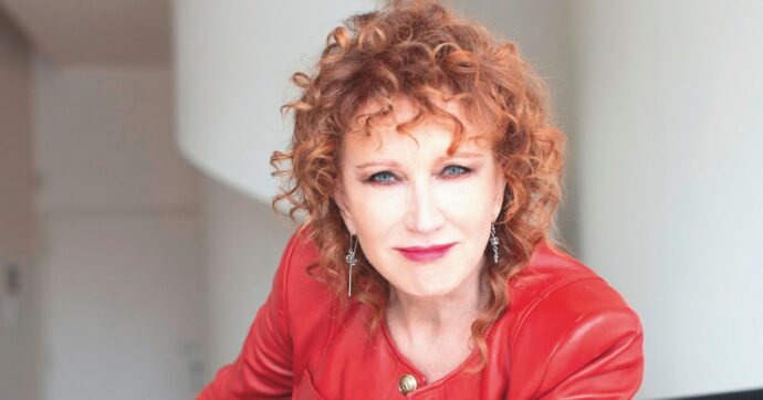 Mannoia: “Porto in tour la meraviglia di Fossati e De André. Io a condurre Sanremo? Non dico di no”