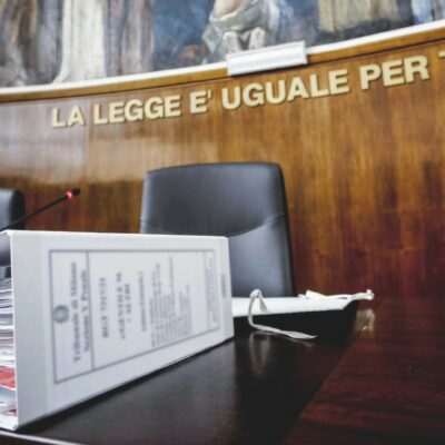 Copertina di Direttiva anticorruzione Ue, Meloni  ottiene lo sconto sull’abuso d’ufficio per dire sì